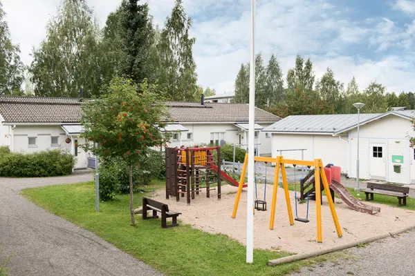 Pohjakuva aarontie-4